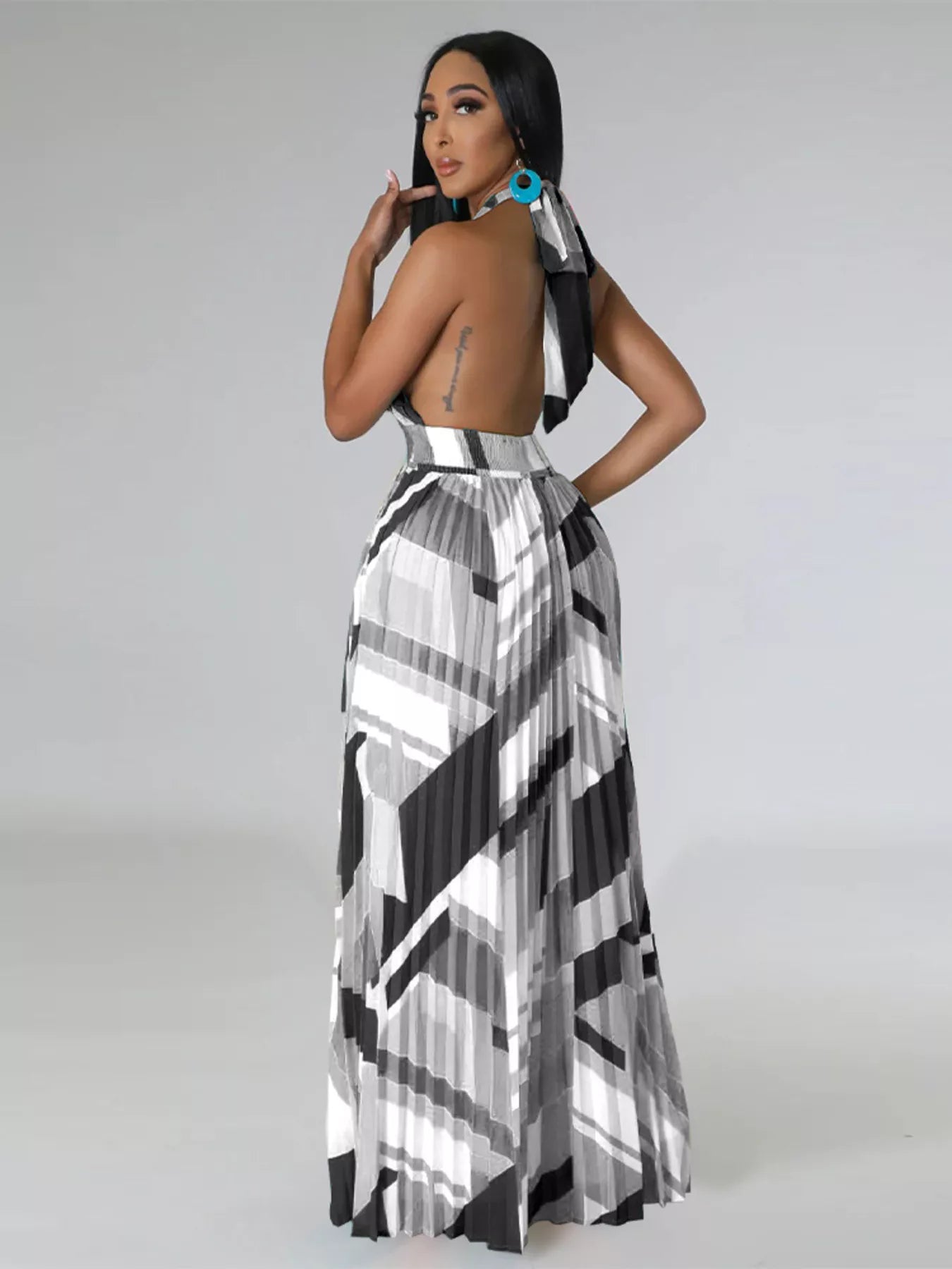 Halter Neck Geometric Print Pleated Maxi Dress Shopimist